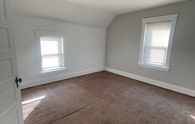 2 beds, 1 bath, $950, Unit Unit 2