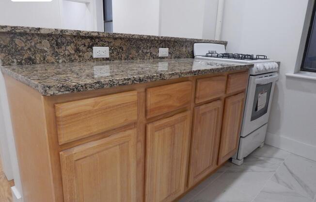 172 W 77 ST