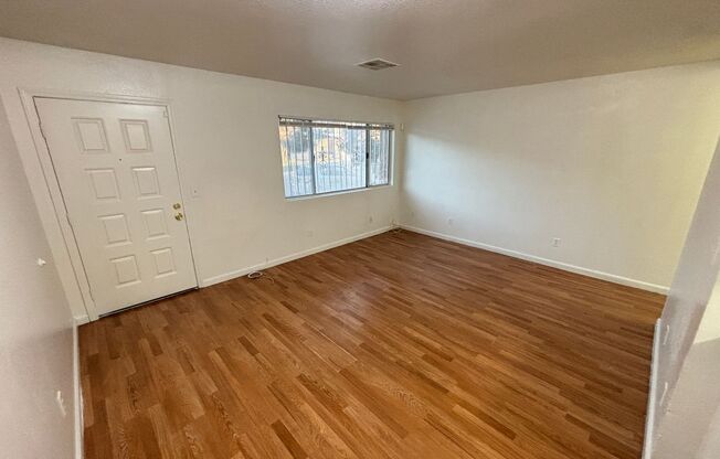 4765 Thunderbolt Ave Unit 2