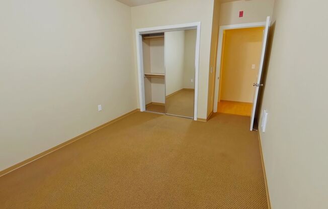 3 beds, 2 baths, $1,995, Unit 402