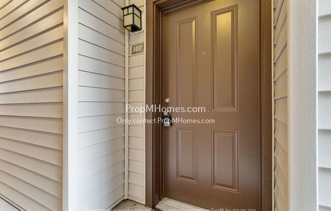 Beautiful Must See Two Bedroom Condo in Cedar Mill Neighborhood!