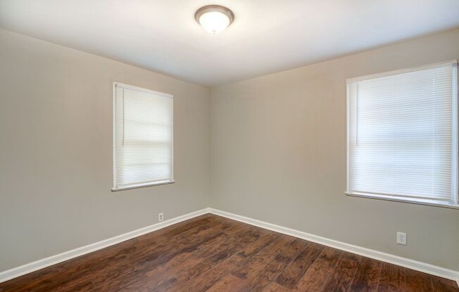 1 bed, 1 bath, $1,300, Unit B