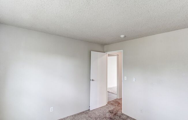 2 beds, 1 bath, 1,000 sqft, $1,699, Unit B202