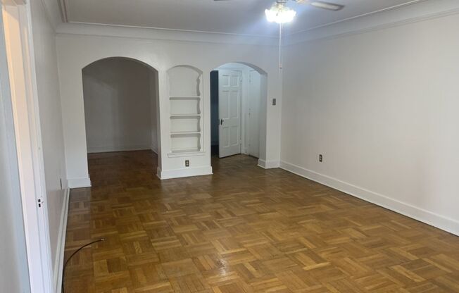 2 beds, 1 bath, $2,250, Unit 301
