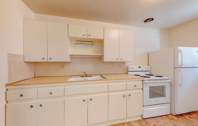1 bed, 1 bath, 500 sqft, $825, Unit Unit 13