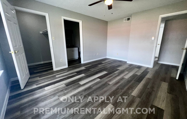 3/2 Regency Gardens 1st Floor Condo with New Plank Fooring, Stainless Appliances, and Fresh Paint!