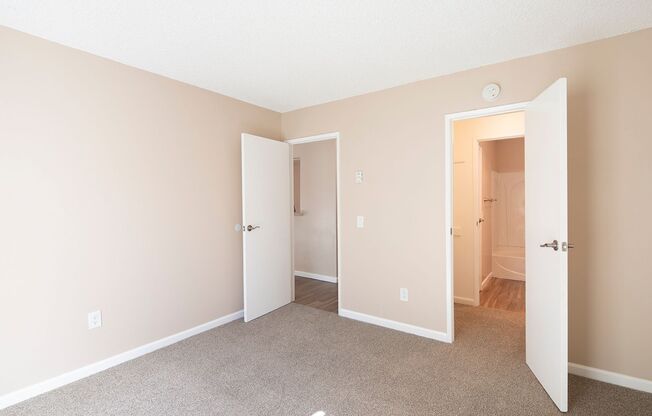 1 bed, 1 bath, 704 sqft, $1,995, Unit B-27