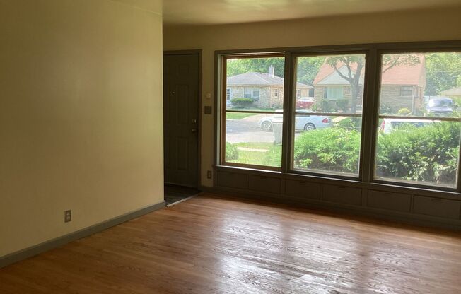 3 beds, 1 bath, $1,595