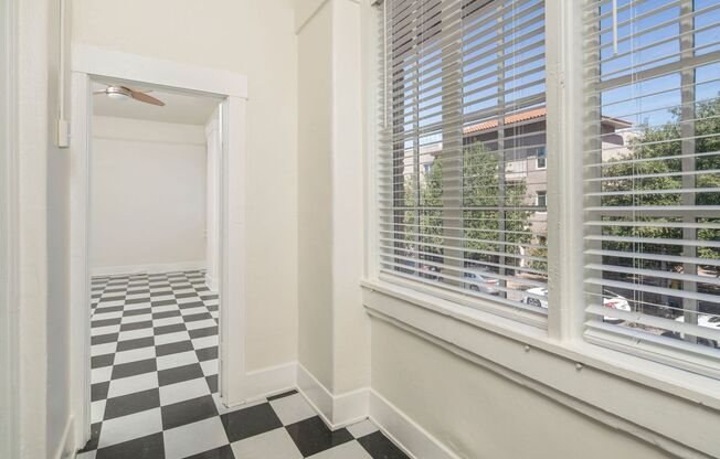 Downtown Phoenix - Historic Apartment Community!