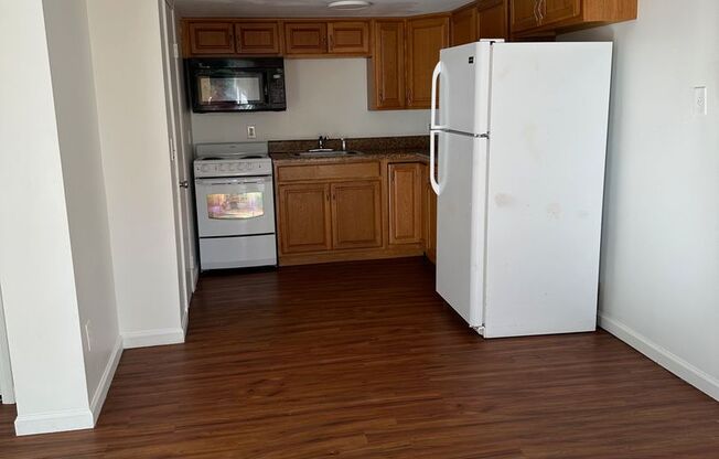 1 bed, 1 bath, $1,395, Unit # #A