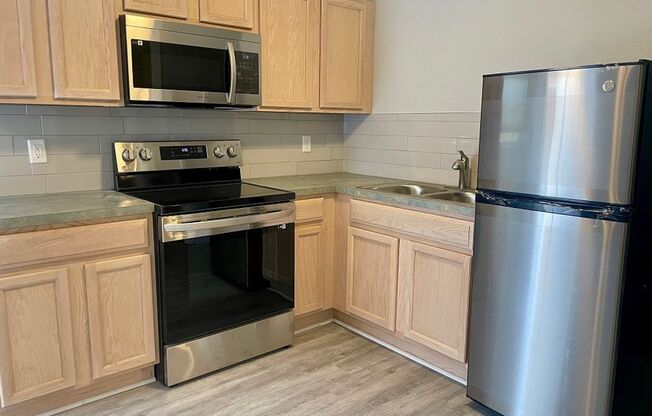Available Now! 2Bed/1Bath