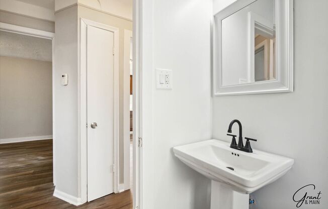 2 beds, 1 bath, $1,200, Unit 15472