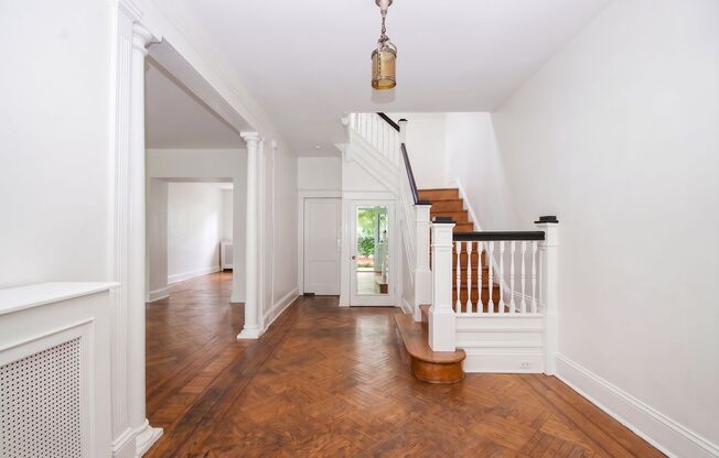 2027! Off Campus Charles Village 4bd/1ba Home with W/D, HW and more!