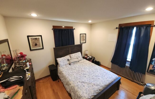 2 beds, 1 bath, $2,195