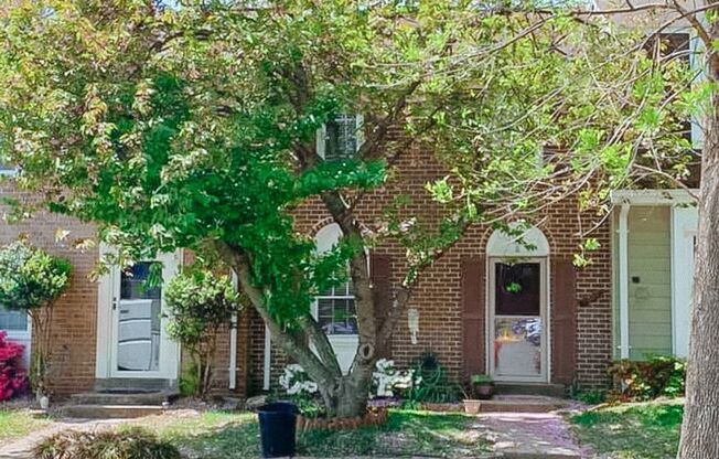 Beautiful 3 Bedroom 2.5 Bathroom Brick Front Townhome In Popular Franconia Commons