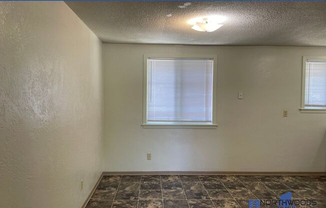 Cute 2 Bedroom 1 Bath Upstairs Apartment