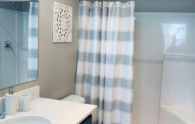 2 beds, 2 baths, 1,008 sqft, $1,850, Unit 125