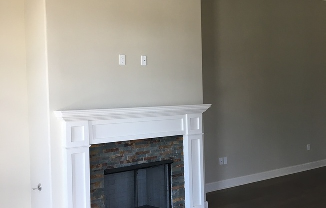 3 br house by U club! Dbl garage, upgrades, pool and tennis included!