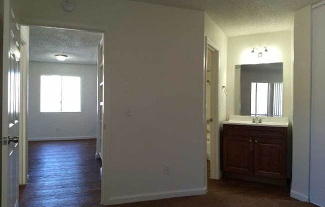 2 beds, 1 bath, 775 sqft, $2,195, Unit 038