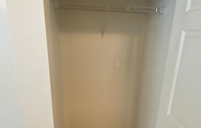 First Floor Studio Apartment - Walk to Duke, Downtown or Durham Co-op!