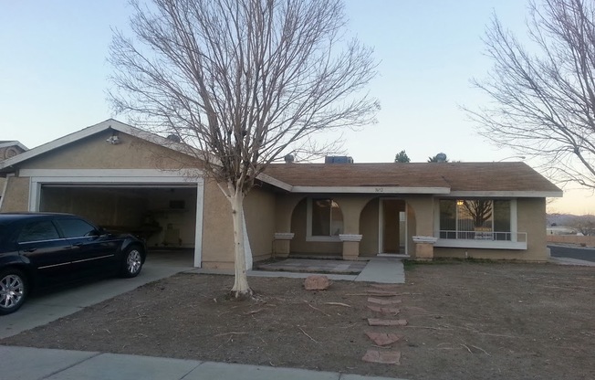 Beautiful Single Story 3 Bedroom 2 Bath Home!