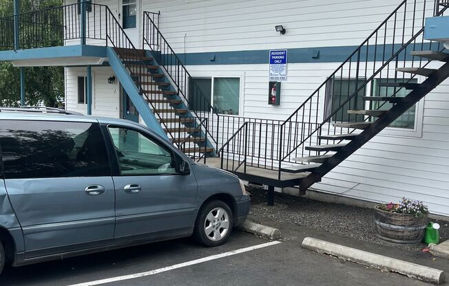 Cedarwood Villa Apartments