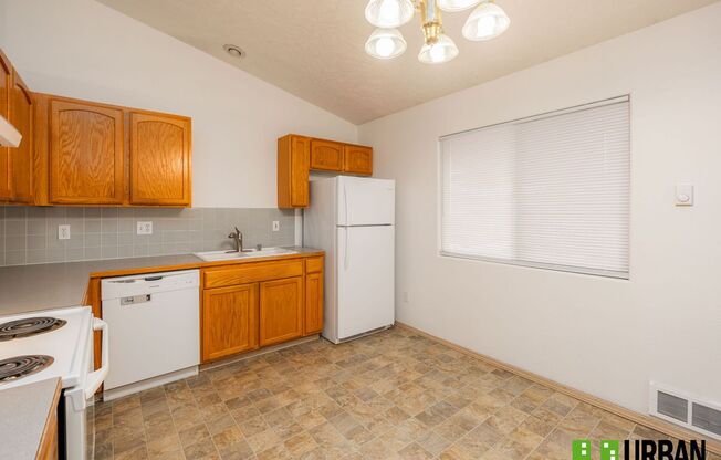 Mission Ave. 15313-15315 E