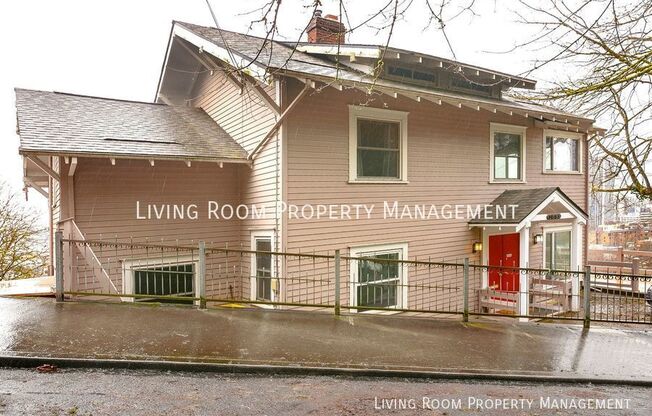1531 SW UPPER HALL ST