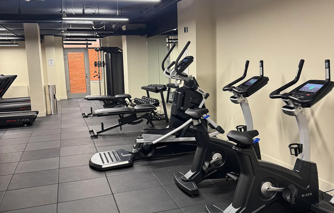 2 beds, 2 baths, $6,400, Unit 404
