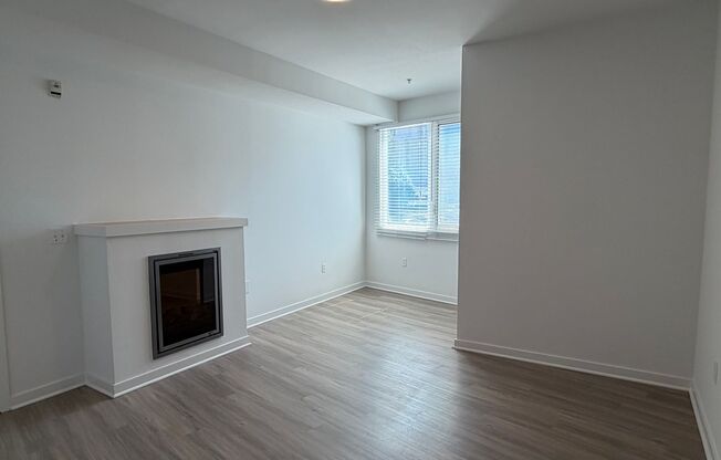 3 beds, 3 baths, 1,956 sqft, $5,300, Unit 275