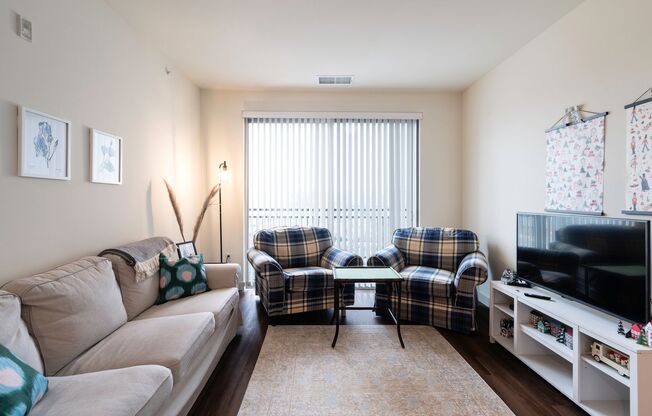 2 beds, 2 baths, 1,052 sqft, $2,280, Unit 5257-305