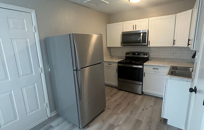 2 beds, 1.5 baths, 1,100 sqft, $1,099, Unit 718-B