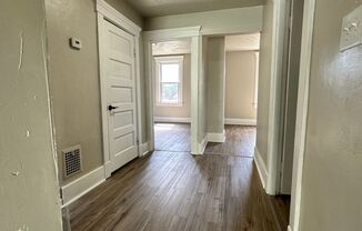 2 beds, 1 bath, 740 sqft, $850, Unit Unit 2