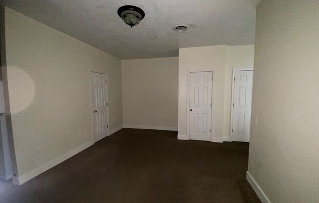 2 beds, 1 bath, $1,100, Unit 2