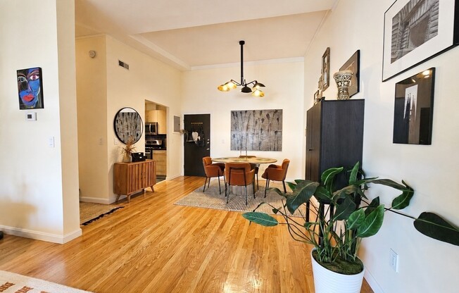 1 bed, 1 bath, 761 sqft, $2,600, Unit 16B