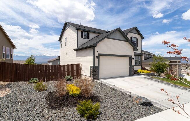 Spacious 5-Bedroom Home with Finished Basement & Outdoor Entertaining Space!!
