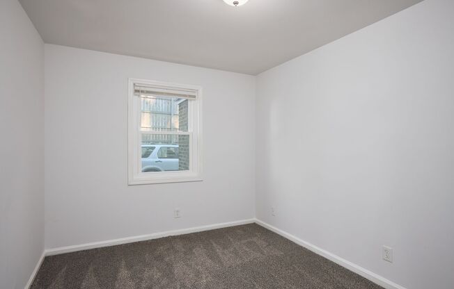 2 beds, 1 bath, $1,050, Unit 2157 Lenox Rd C2