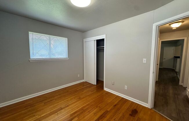 3 beds, 1 bath, $1,095