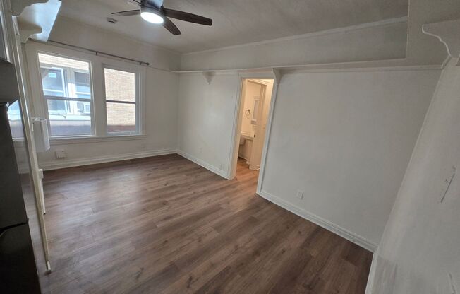 2 beds, 1 bath, $1,569, Unit 204