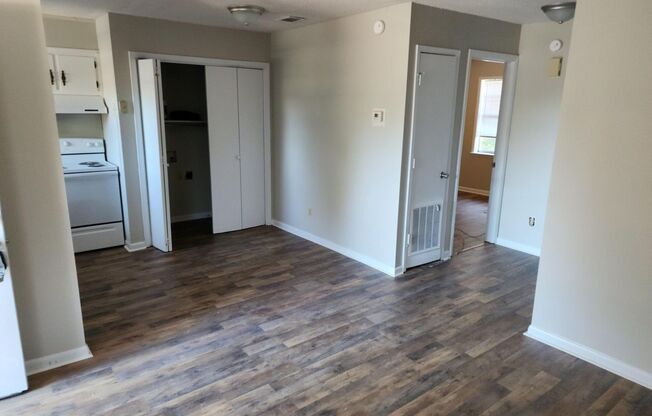 2 beds, 1 bath, $1,000, Unit I 03