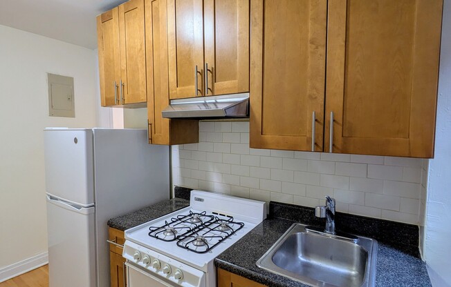 2 beds, 1 bath, $3,350, Unit 2D