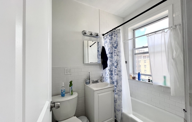 Studio, 1 bath, 450 sqft, $2,000, Unit 33