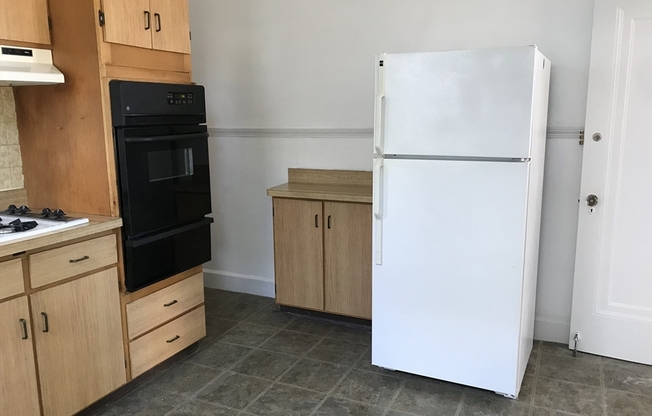 2 beds, 1 bath, 1,200 sqft, $2,600, Unit 2