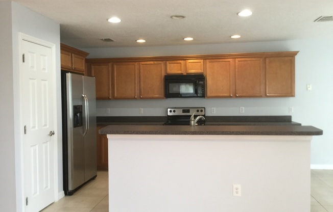 3 beds, 2.5 baths, $2,395