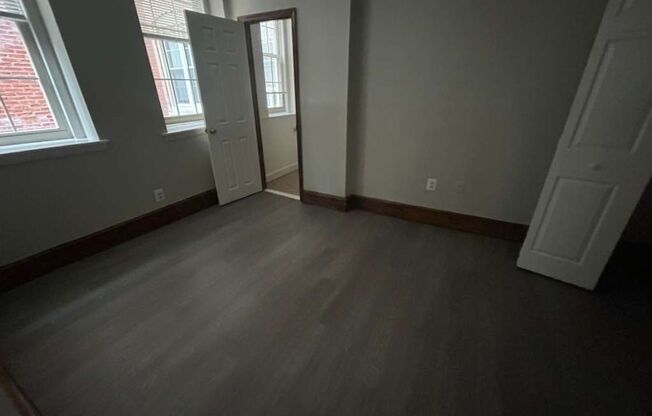 1 bed, 1 bath, 450 sqft, $900, Unit B403