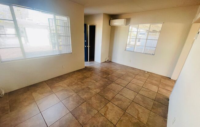Two Bedroom with A/C in Blenman-Elm!!