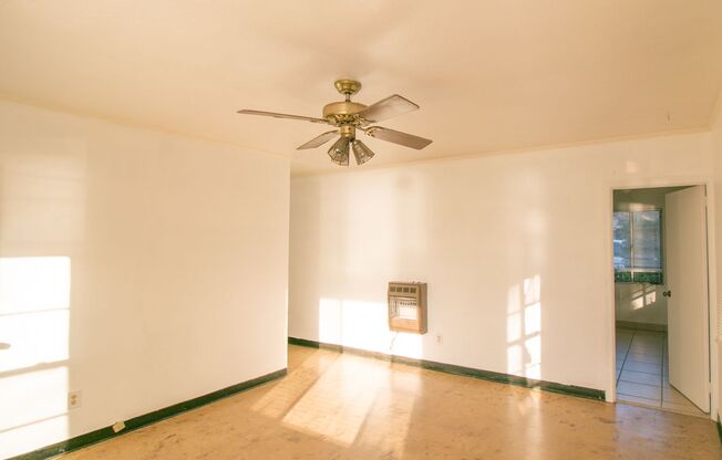 2 beds, 1 bath, $1,250, Unit UNIT 1