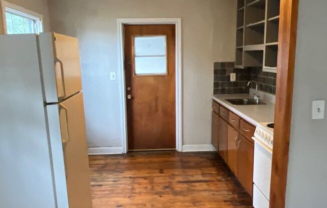 2 beds, 1 bath, $950