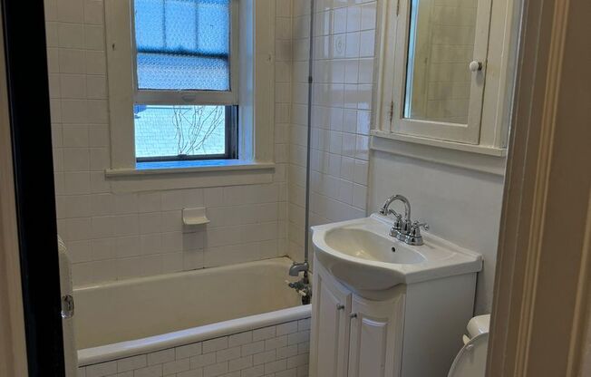 1 bed, 1 bath, $1,025, Unit 306