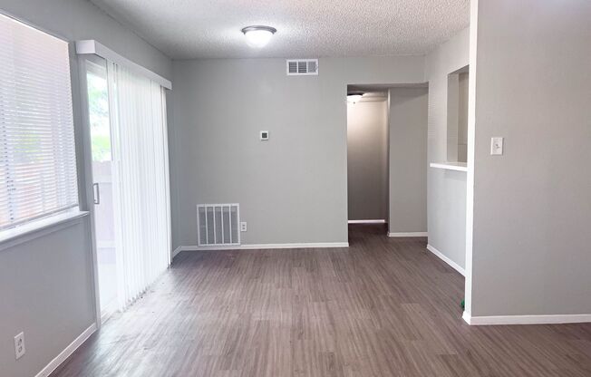 2 beds, 1 bath, 925 sqft, $1,100, Unit 101